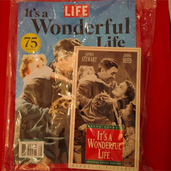 IT’S A WONDERFUL LIFE 2022 THE COMPLETE GUIDE 75th ANNIVERSARY MAGAZINE Plus VHS - Picture 12 of 15